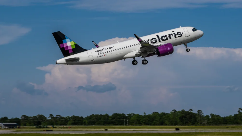 Pasajero en vuelo de Volaris intenta tomar el control del avión