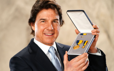 Tom Cruise recibe medalla de la US Navy
