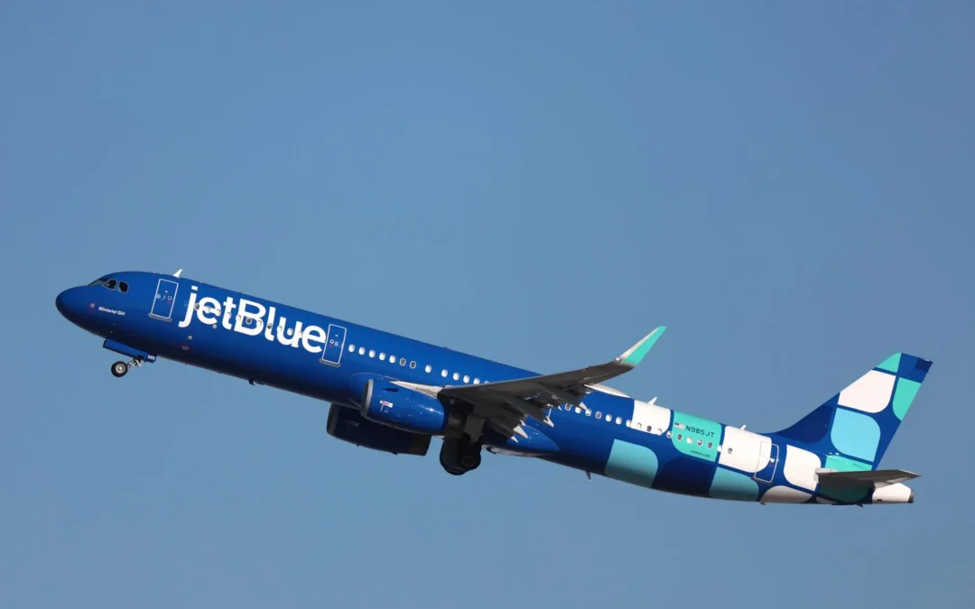 Estados Unidos multa a JetBlue por retrasos en sus vuelo